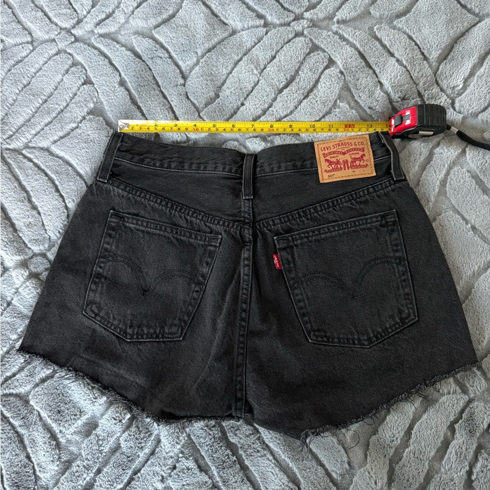 Levi’s high rise high waisted 501 denim jeans shorts like new size 28